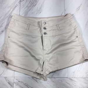⭐️ 12 REFUGE WHITE HIGH WAIST SHORTS
